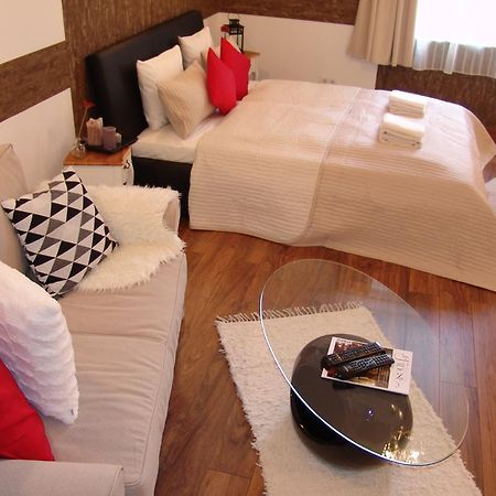 Romantic Centrum Apartman บูดาเปสต์ ภายนอก รูปภาพ