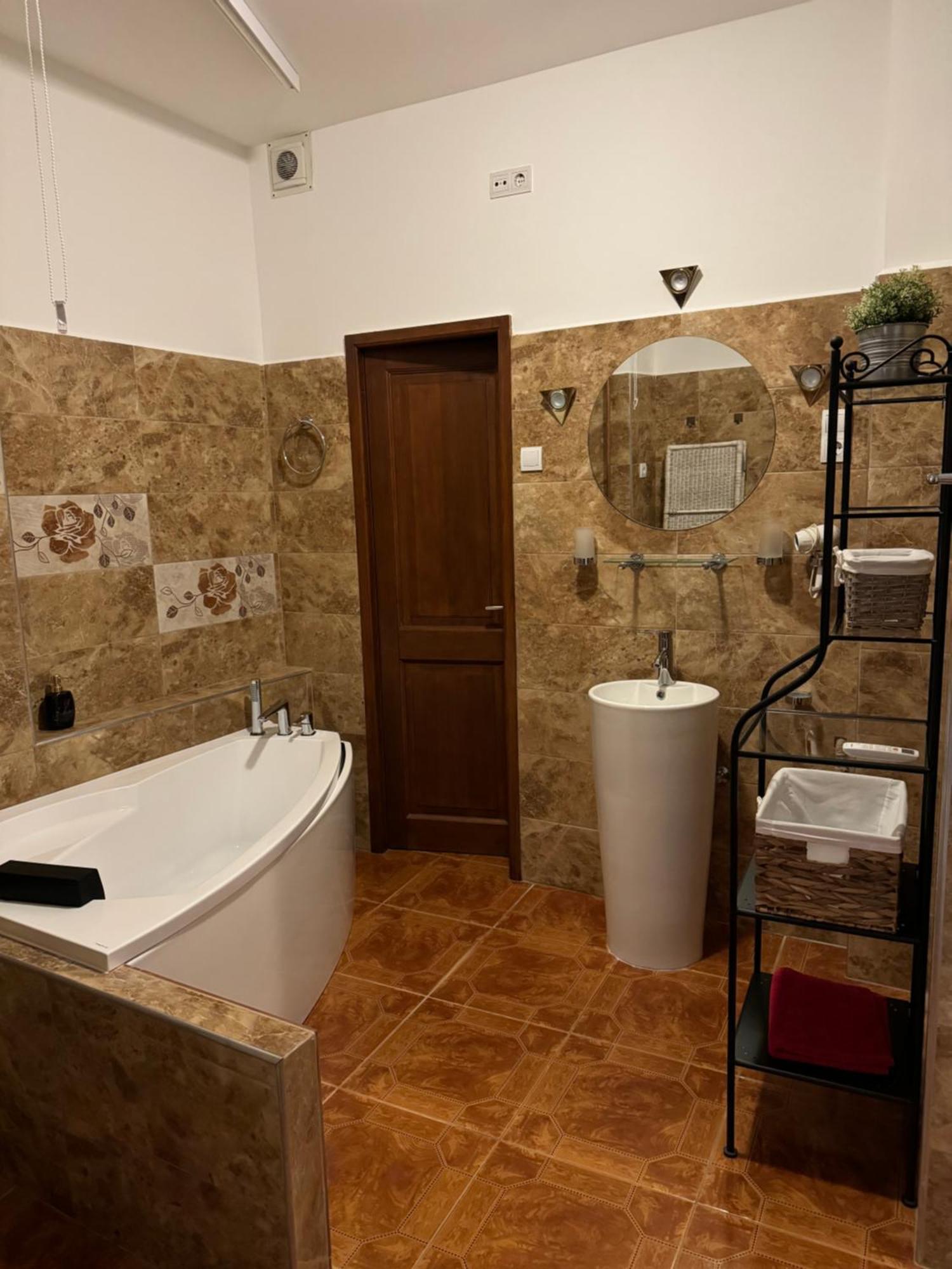 Romantic Centrum Apartman บูดาเปสต์ ภายนอก รูปภาพ
