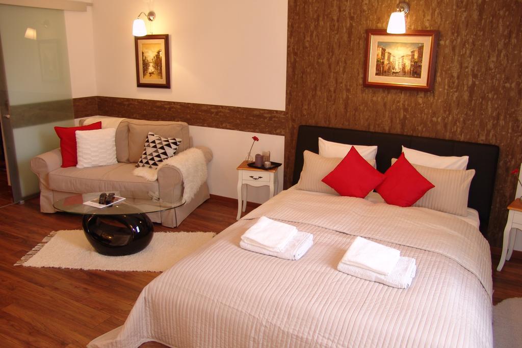 Romantic Centrum Apartman บูดาเปสต์ ภายนอก รูปภาพ