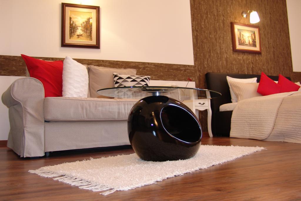 Romantic Centrum Apartman บูดาเปสต์ ภายนอก รูปภาพ