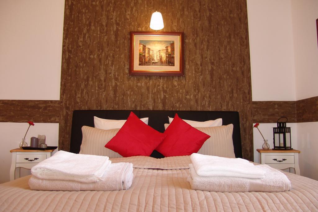 Romantic Centrum Apartman บูดาเปสต์ ภายนอก รูปภาพ