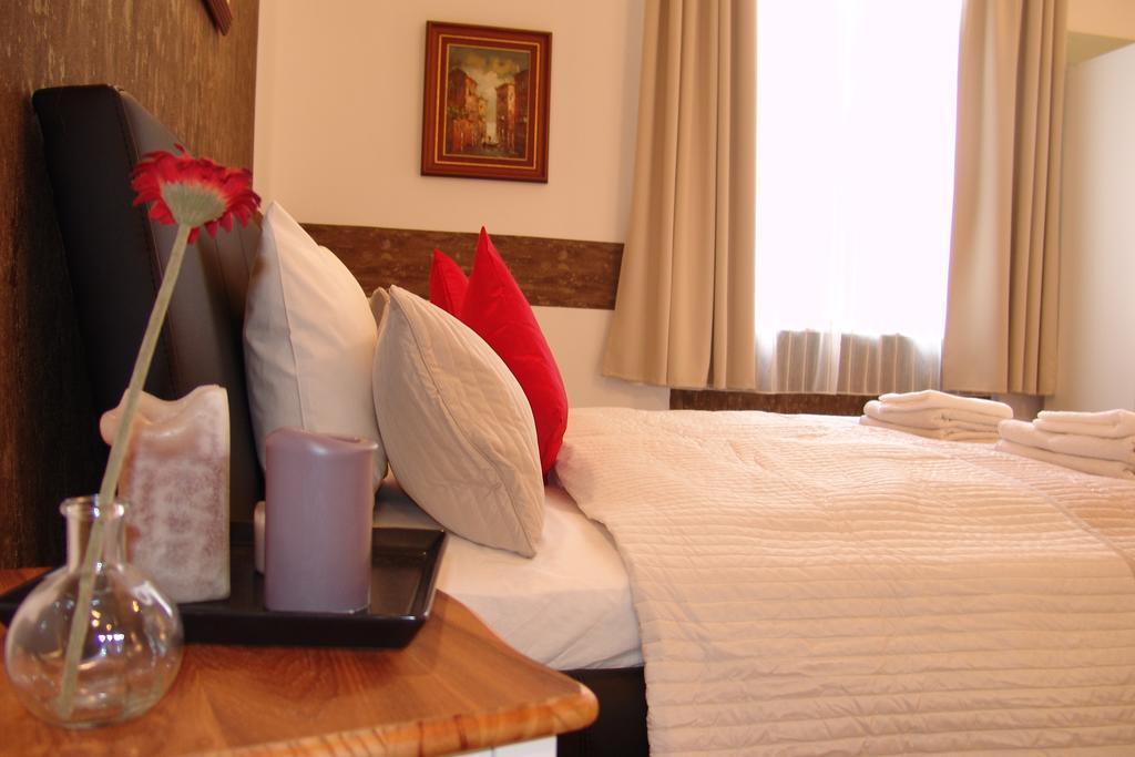 Romantic Centrum Apartman บูดาเปสต์ ภายนอก รูปภาพ