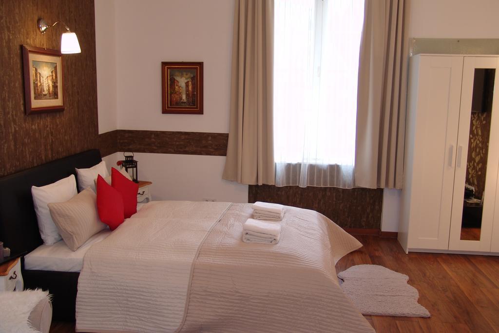 Romantic Centrum Apartman บูดาเปสต์ ภายนอก รูปภาพ